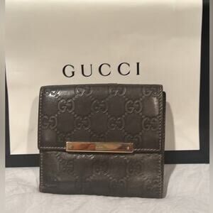Gucci Compact wallet EUC